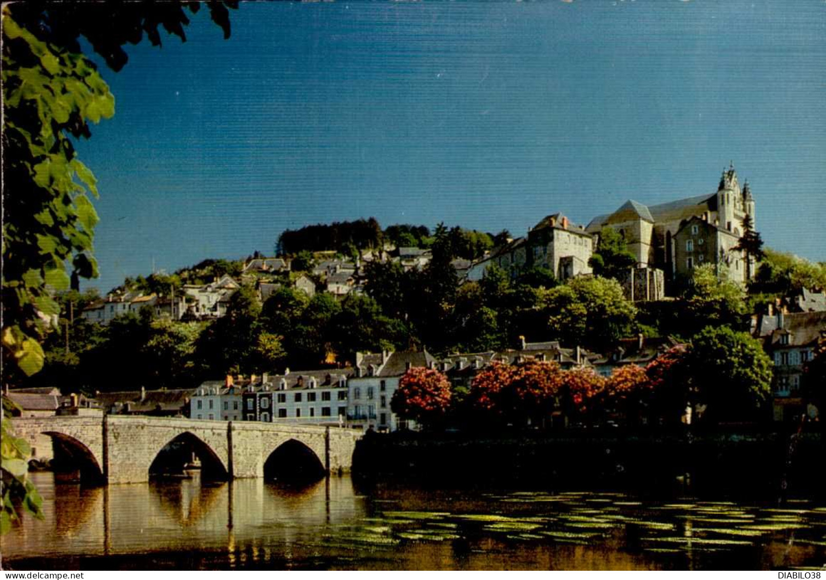 TERRASSON         ( DORDOGNE )    PETITE VILLE TOURISTIQUE SUR LES BORDS DE LA VEZERE - Terrasson-la-Villedieu