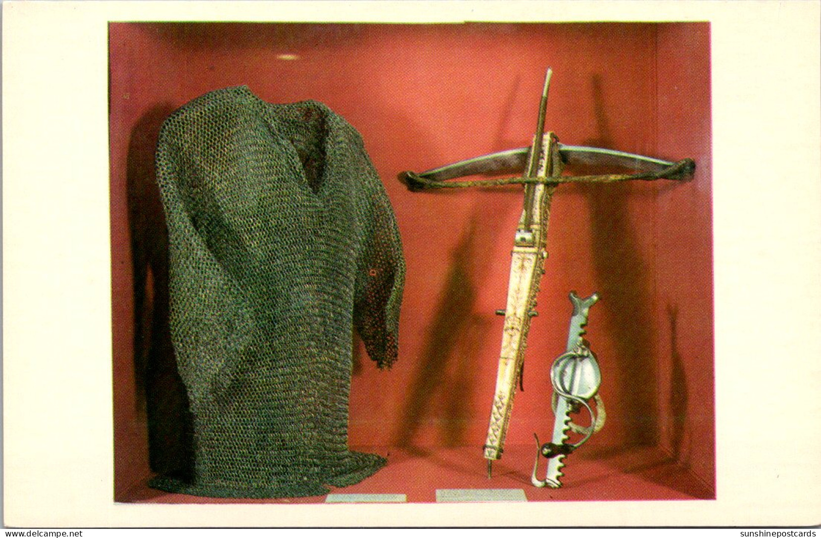 New York City Metroplitan Museum Of Art Shirt Of Mail & Crossbow With Bolt And Cranequin European 16th Century - Museums