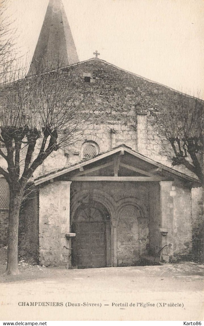 Champdeniers * Place Et Portail De L'église - Champdeniers Saint Denis