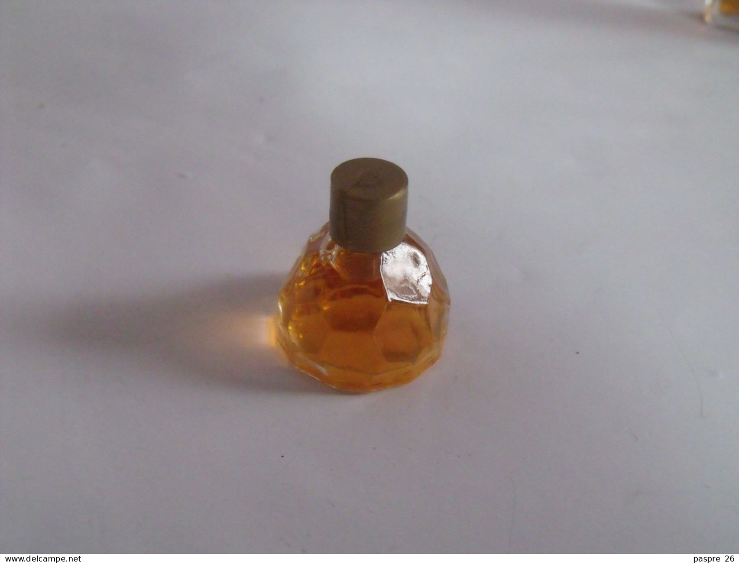 1 Flacon Miniature De Parfum Ou Eau De Toilette, Marque Inconnue - Non Classés