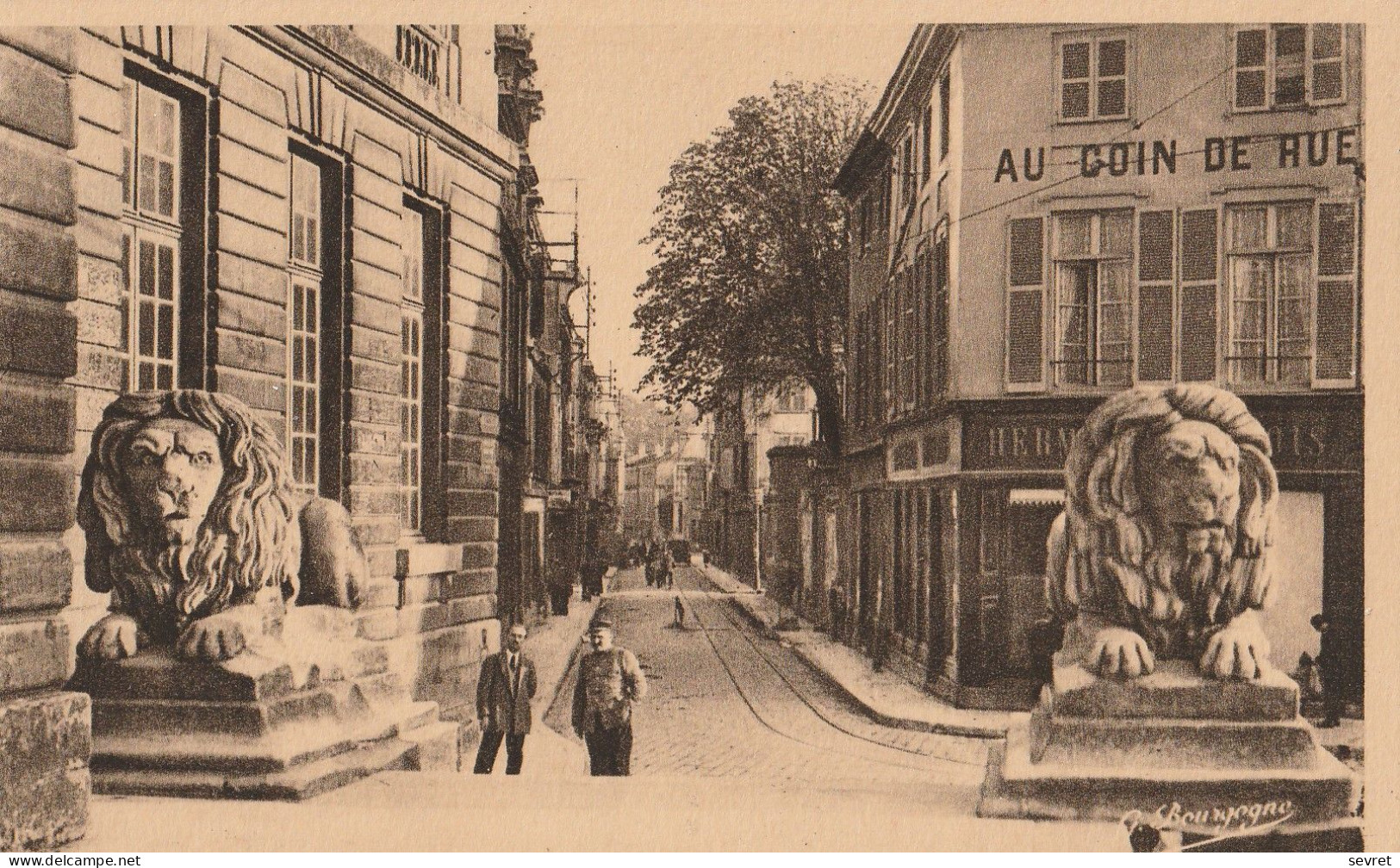 CHALONS SUR MARNE. - Deux Lions De L'Hôtel De Ville Et Rue D'Orfeuil - Châlons-sur-Marne