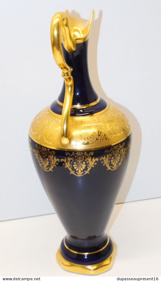 *SUPERBE VASE AIGUIERE PORCELAINE LIMOGES BLEU De FOUR Signé A Prévot DORURE   E - Limoges (FRA)