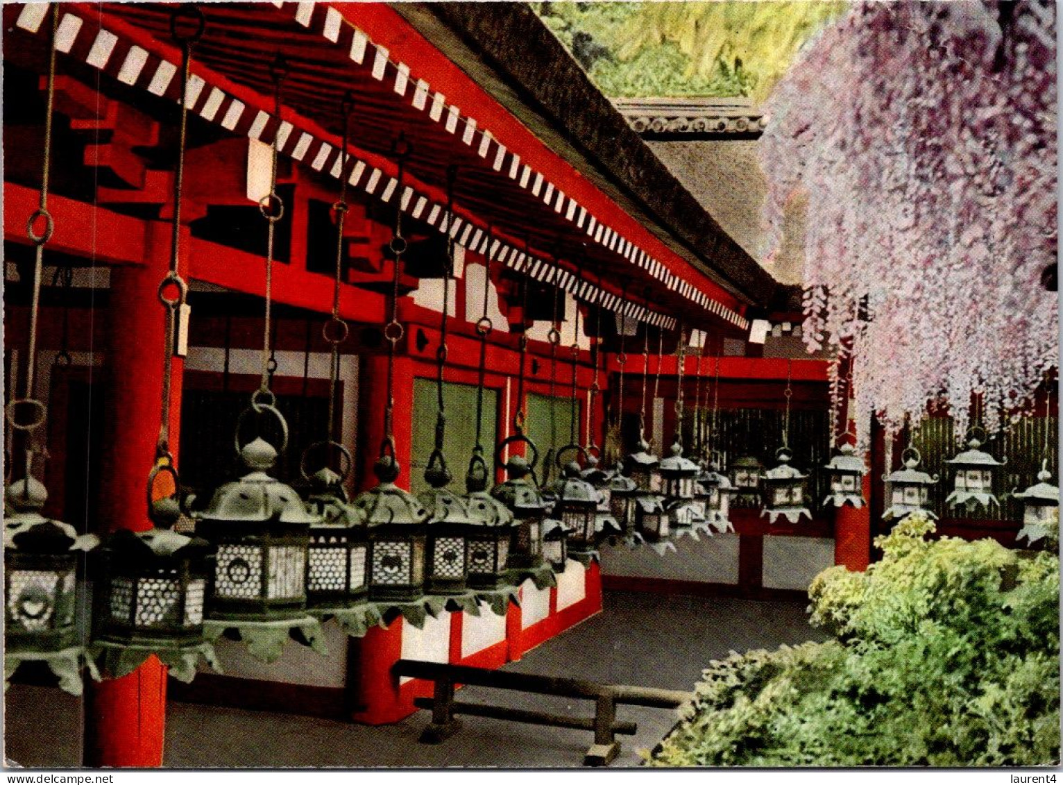 (1 Q 10) Japan - Karuga Shrine's Lanterns - Budismo