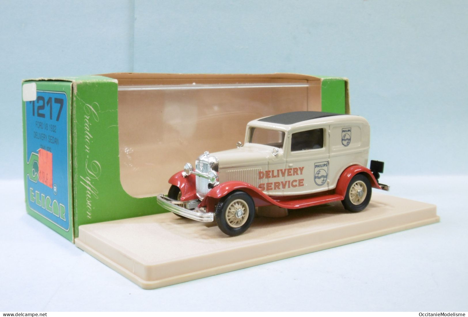 Eligor - FORD V8 1932 Delivery Sedan Philips Réf. 1217 BO 1/43 - Eligor