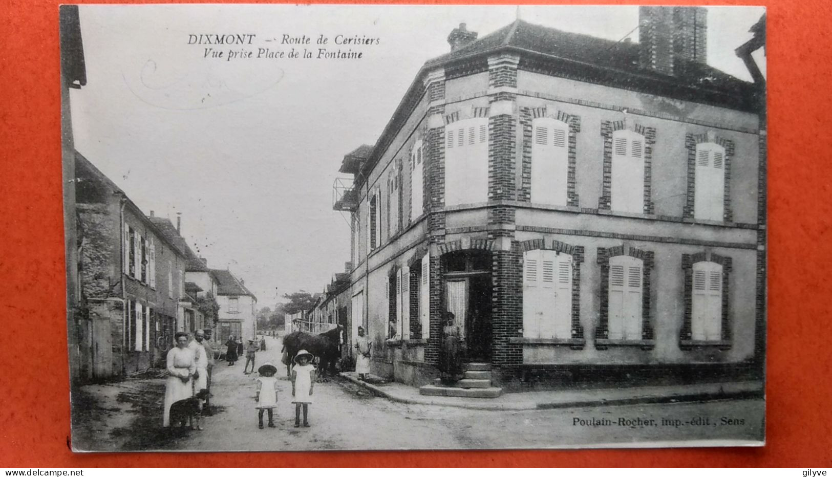 CPA (89) Dixmont. Route De Cerisiers. Animée.  (Z.987) - Dixmont