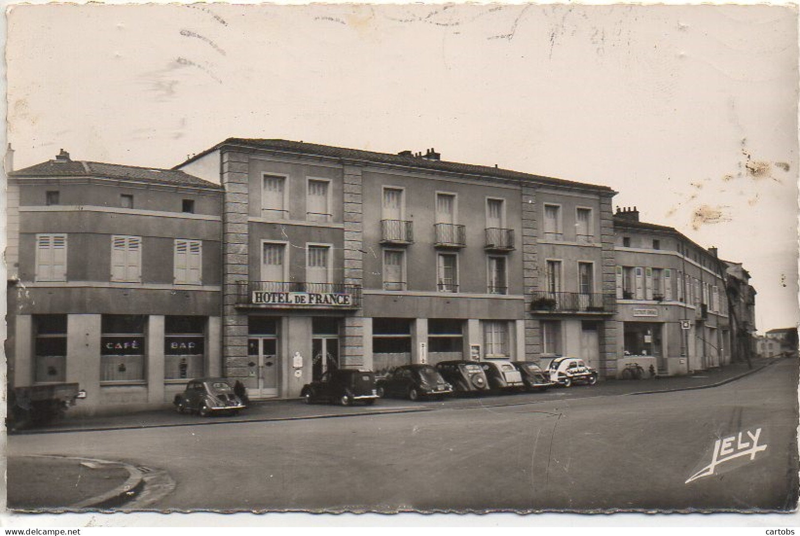 79 CERIZAY La Place Et L'Hôtel De France (voitures) - Cerizay