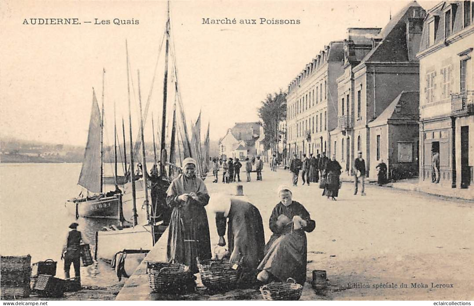 Audierne       29         Les Quais. Marché Aux Poissons   (voir Scan) - Audierne