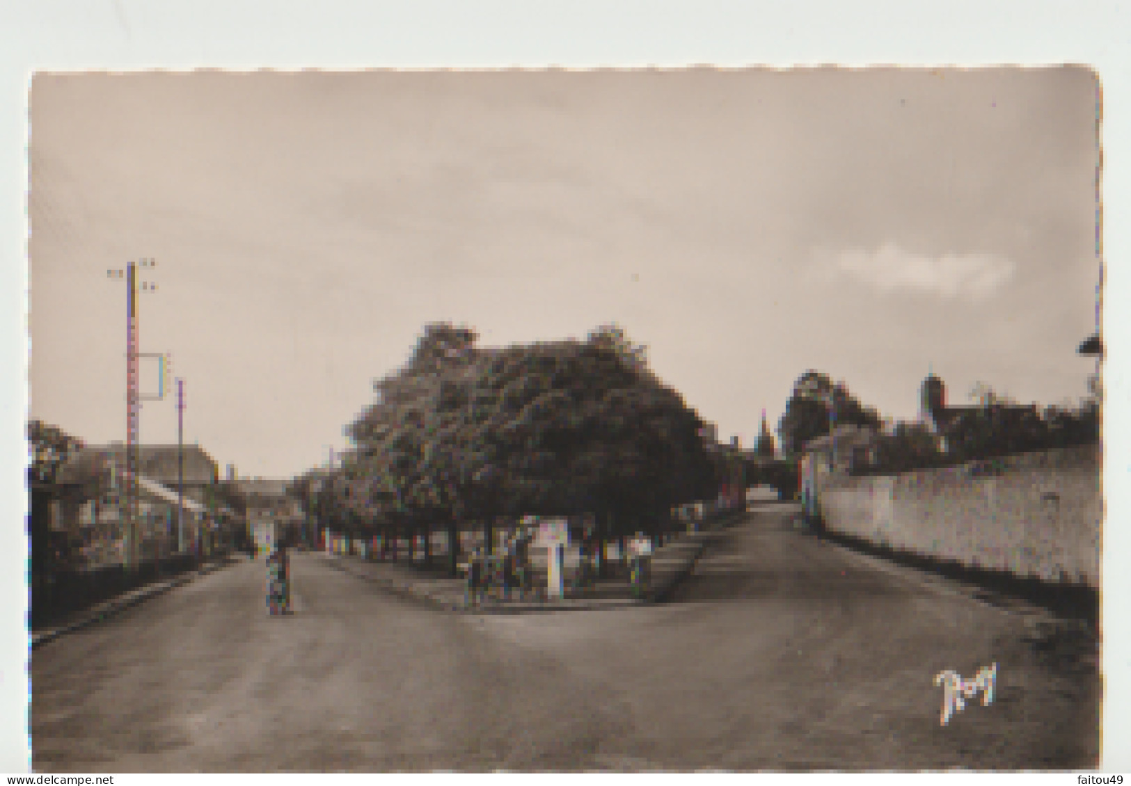 49 - MONTFAUCON SUR MOINE - Place Du Souvenir  4 - Montfaucon