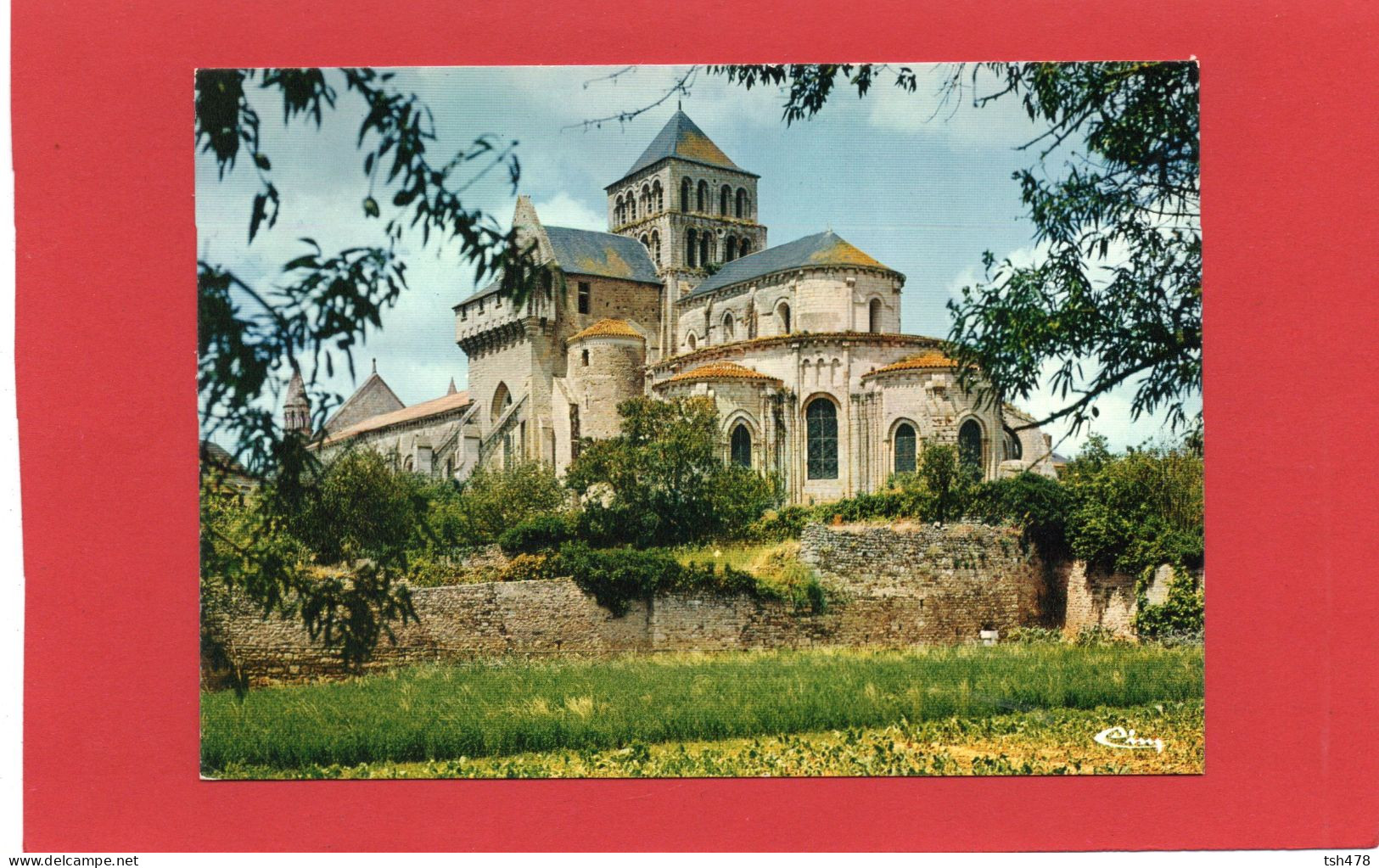 79----SAINT-JOUIN-DE-MARNES--Eglise Abbatiale XIè Et XIIè S.---L'Abside Et Clocher Sud-Est---voir 2 Scans - Saint Jouin De Marnes