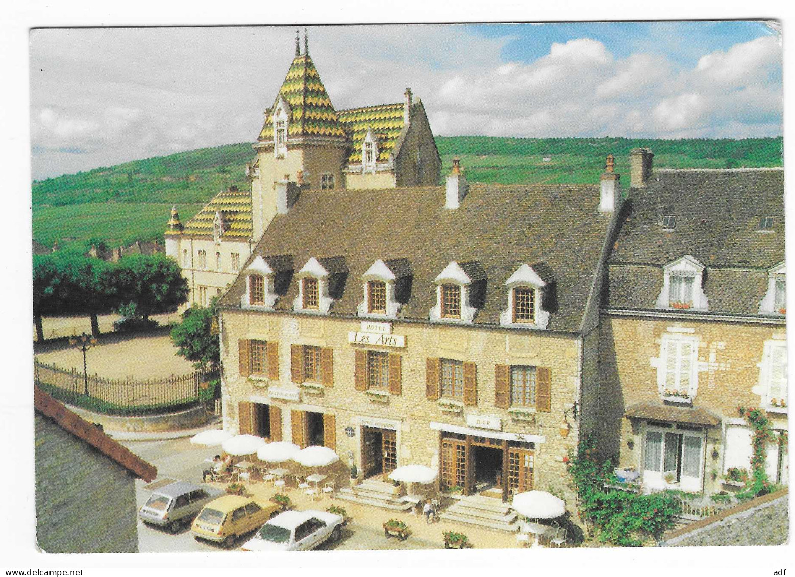 CP MEURSAULT, VUE AERIENNE SUR L'HOTEL RSTAURANT " LES ARTS " PLACE DE L'HOTEL DE VILLE, VOITURE RENAULT 5 R5, COTE D'OR - Meursault