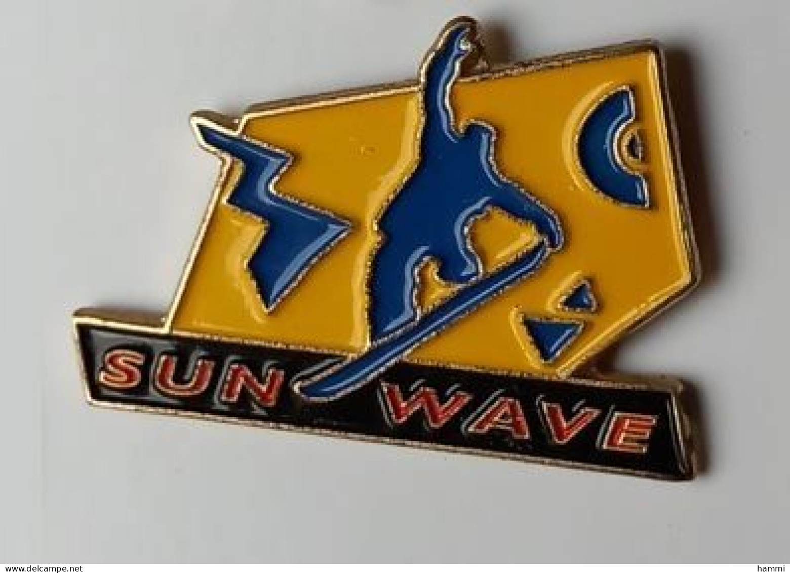 YY91 Pin's Ski Nautique Surf SUN WAVE SNOWBOARD Achat Immédiat - Water-skiing