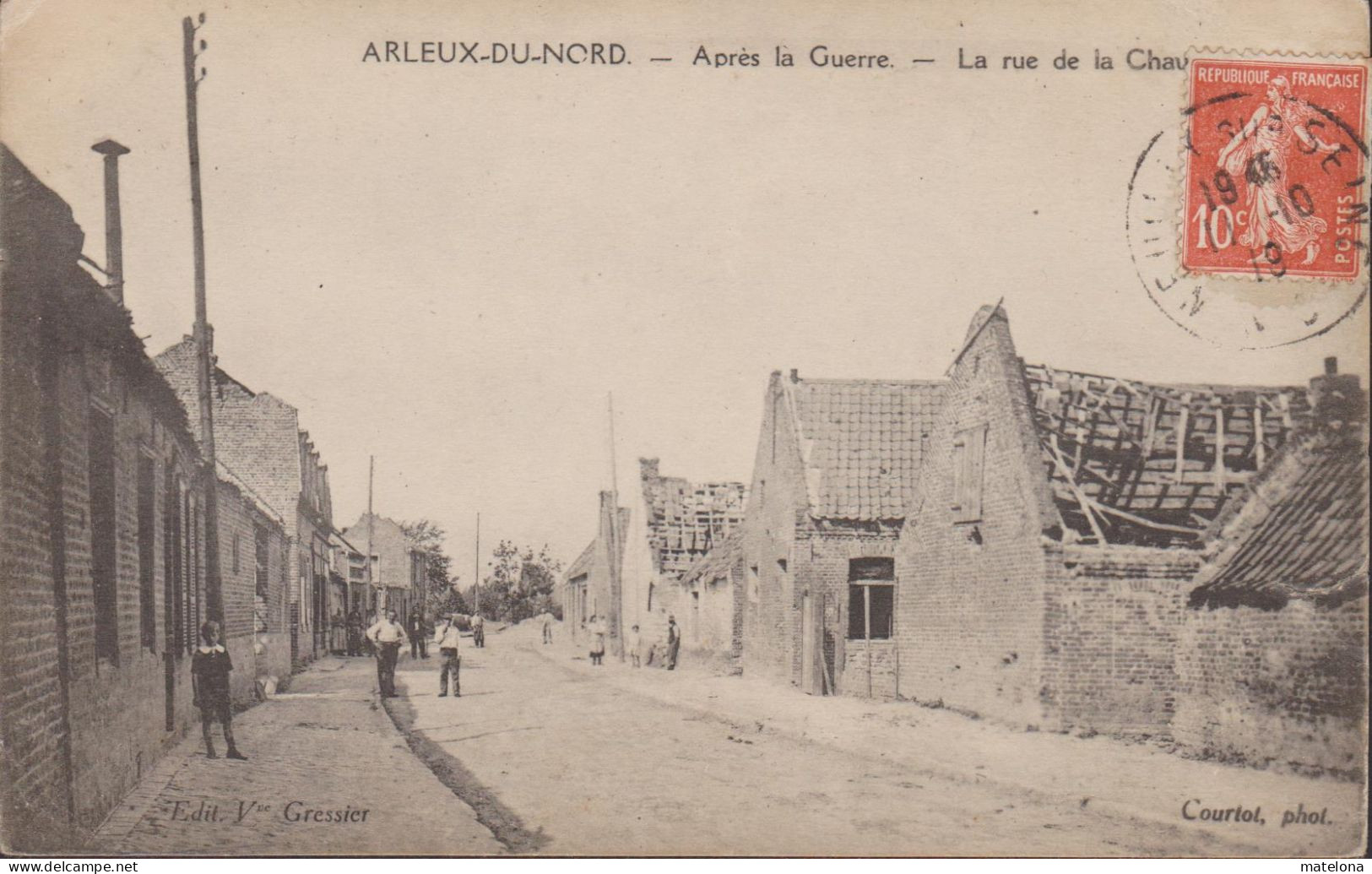 NORD ARLEUX DU NORD APRES LA GUERRE LA RUE DE LA CHAUSSEE  (déchirure Cote Droit Bas Recto 1 Centimètres) - Arleux