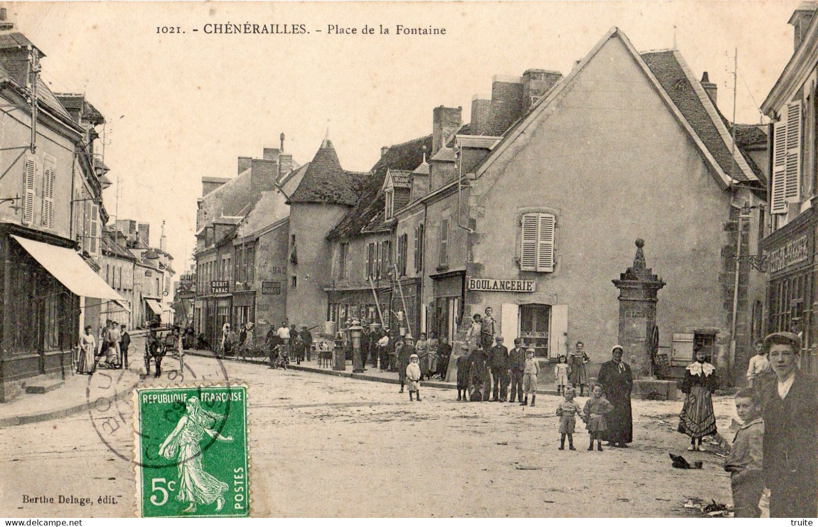 CHENERAILLES PLACE DE LA FONTAINE - Chenerailles