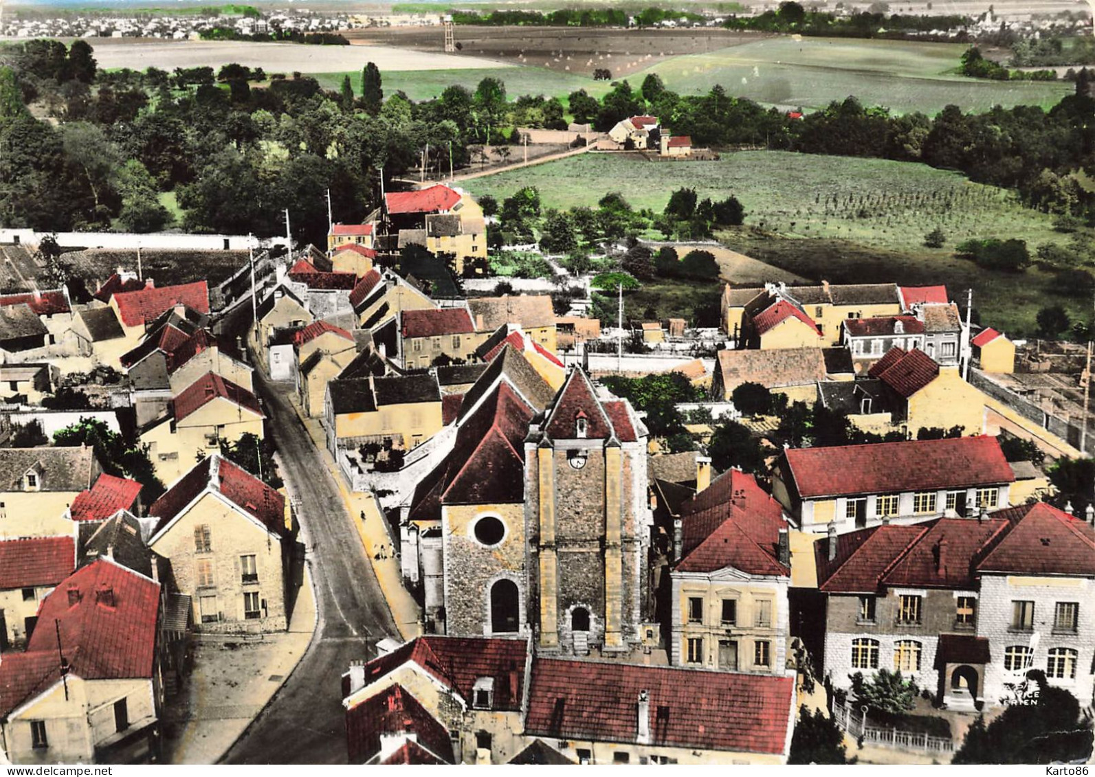 La Queue En Brie * Vue Aérienne Sur Le Village Et L'église - La Queue En Brie