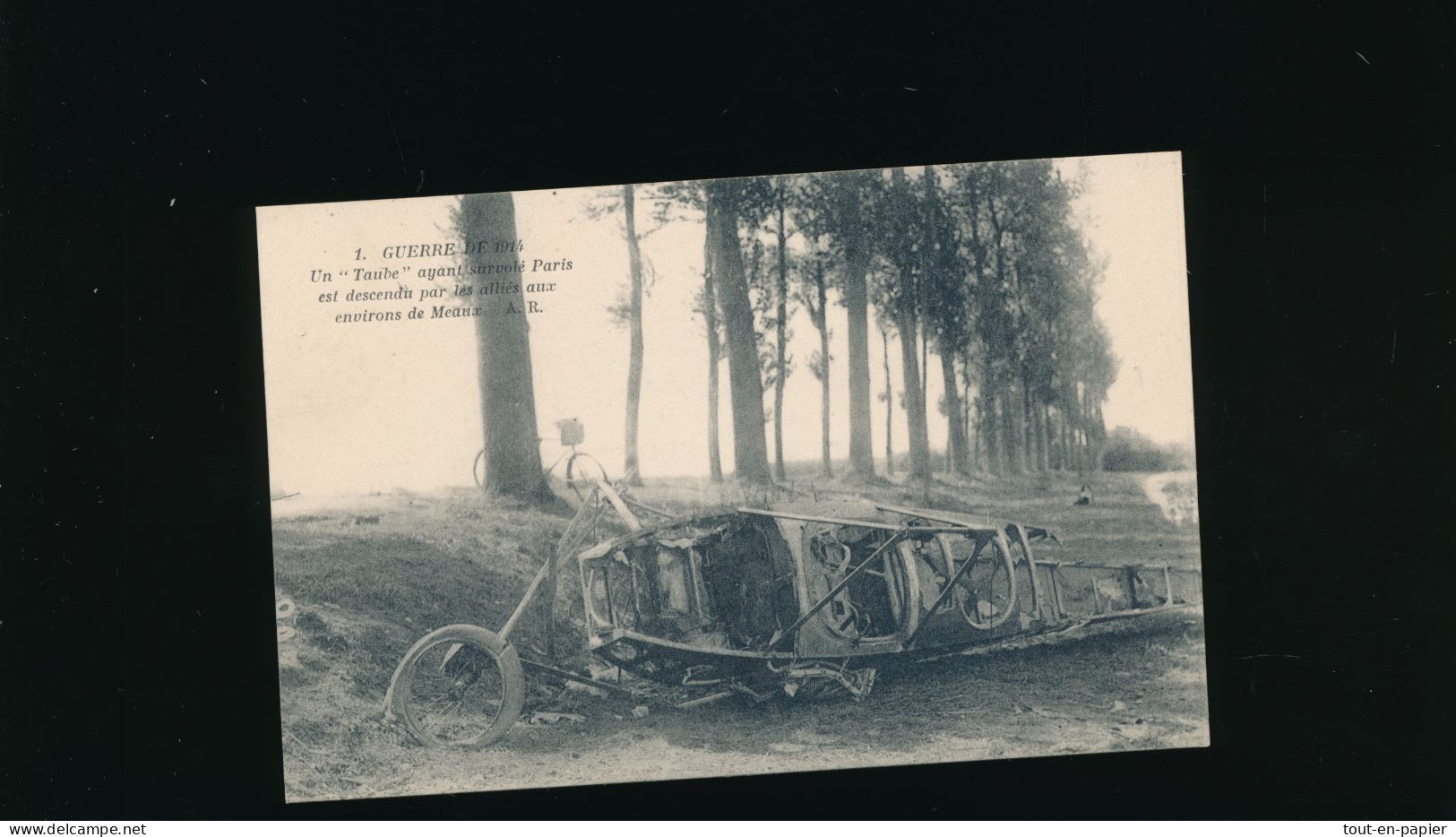 CPA - Avion Aviation - Guerre 1914 Un Taube Ayant Survolé Paris - Accidents