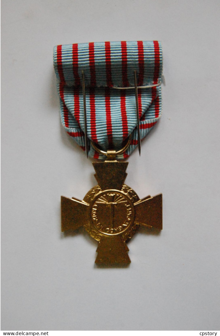 GUERRE -- > MEDAILLE MILITAIRE < CROIX Du COMBATTANT En INDOCHINE Avec Sa BOITE - Autres & Non Classés