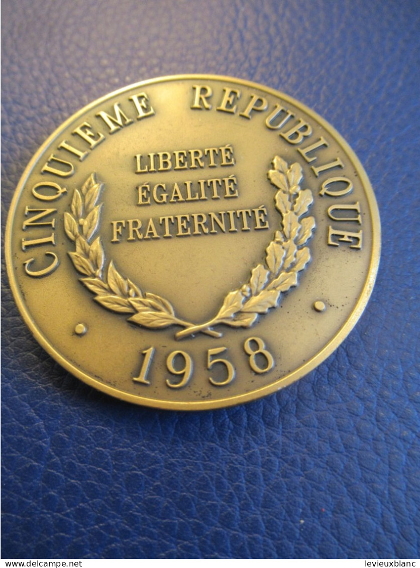 Médaille Commémorative/ J.CHIRAC  Président De La République Française/ Cinquiéme République 1958/1995        MED430 - France