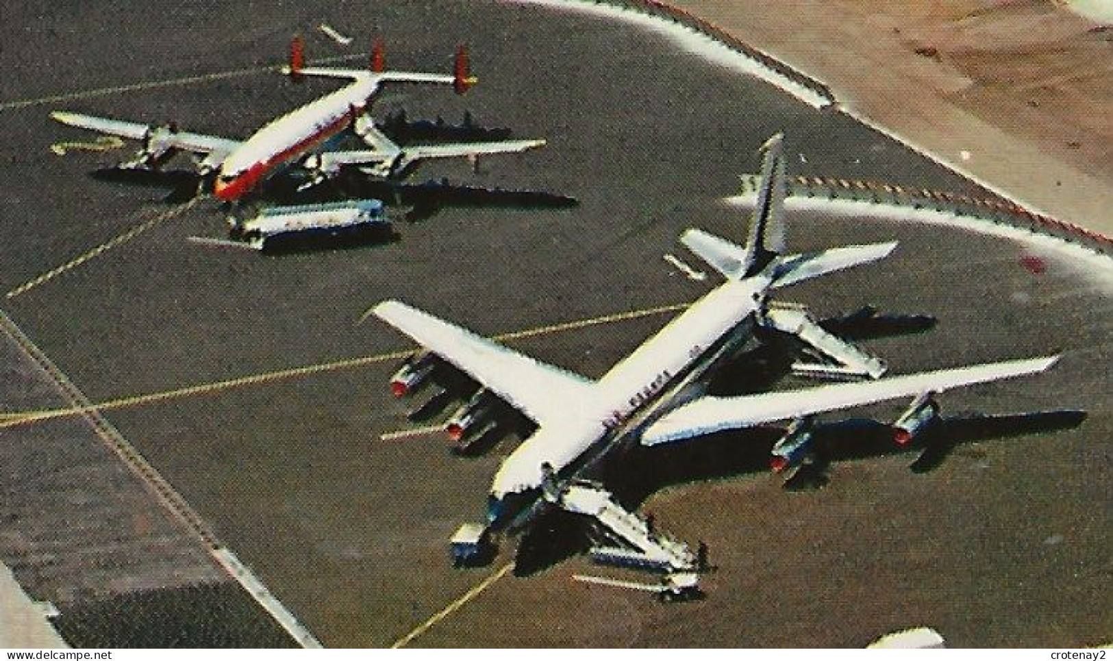 06 NICE N°088 190 L'Aéroport De Nice Côte D'Azur En 1968 VOIR ZOOM Avions Au Sol Vue Prise Vers Cagnes Et Antibes - Luftfahrt - Flughafen