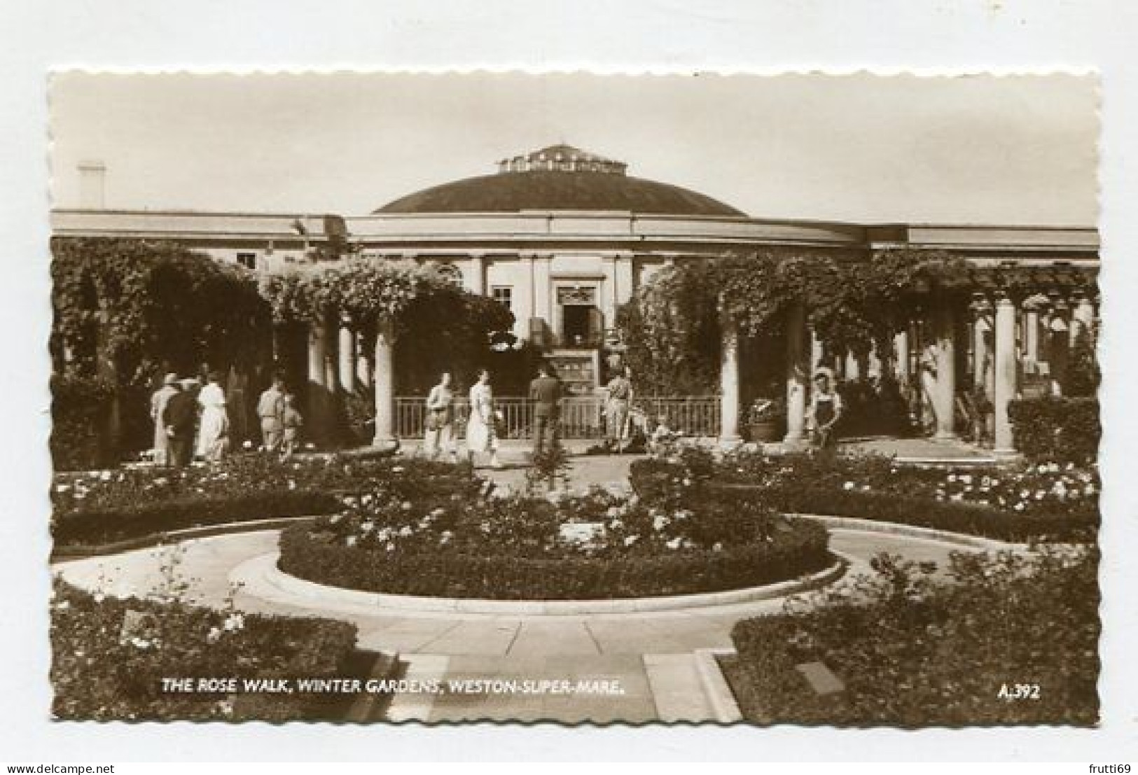 AK 131946 ENGLAND - Weston-super-Mare - Winter Gardens - The Rose Walk - Weston-Super-Mare