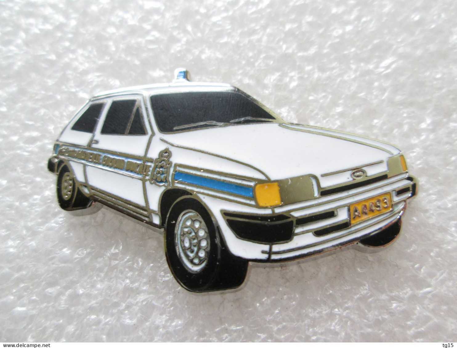 PIN'S    FORD   FIESTA   GENDARMERIE    LUXEMBOURG   Email Grand Feu   DEHA - Ford