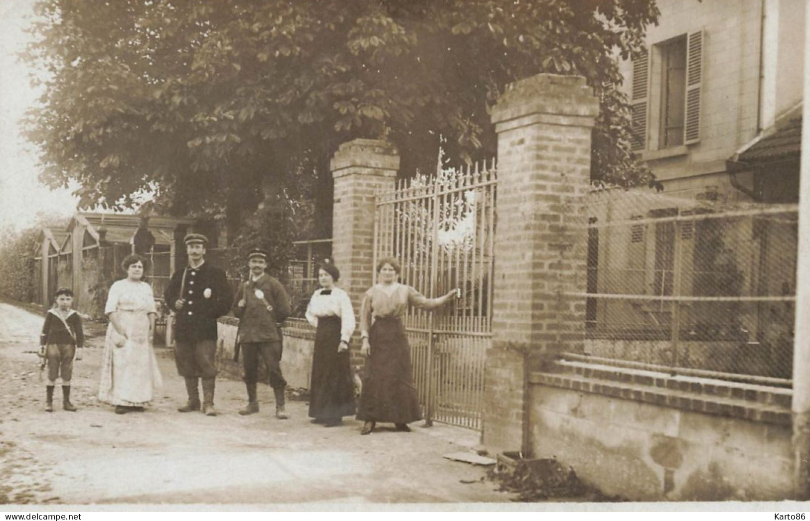 Parmain * Carte Photo Photographe DIARD ? ( Cachet ) * Rue Du Village , Départ Pour La Chasse * Chasseurs * Villa - Parmain