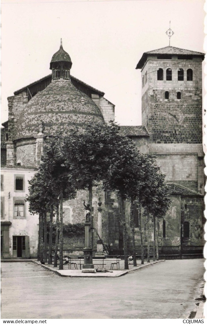 40 - SAINT SEVER - S15773 - La Cathédrale Et La Place De Verdun - CPSM 14x9 Cm - Saint Sever