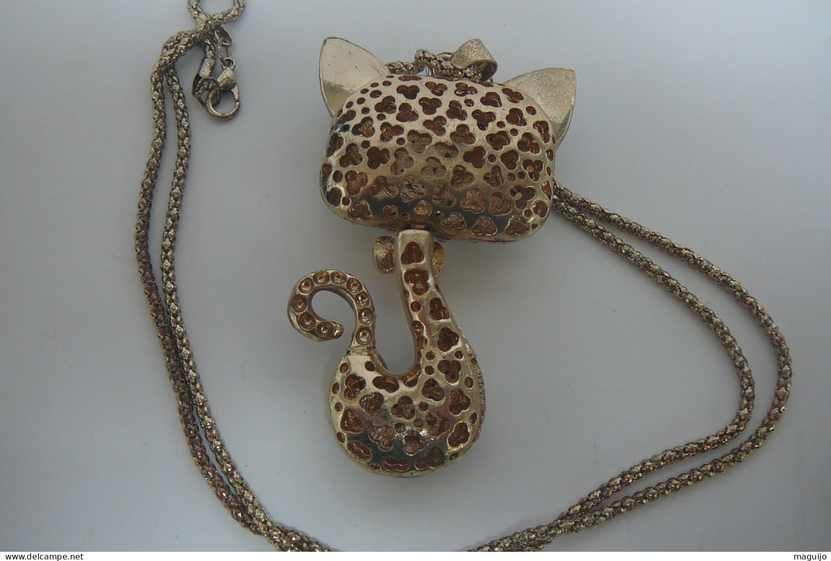 PENDENTIF" CHAT" + CHAINE LIRE ET VOIR ! - Pendentifs