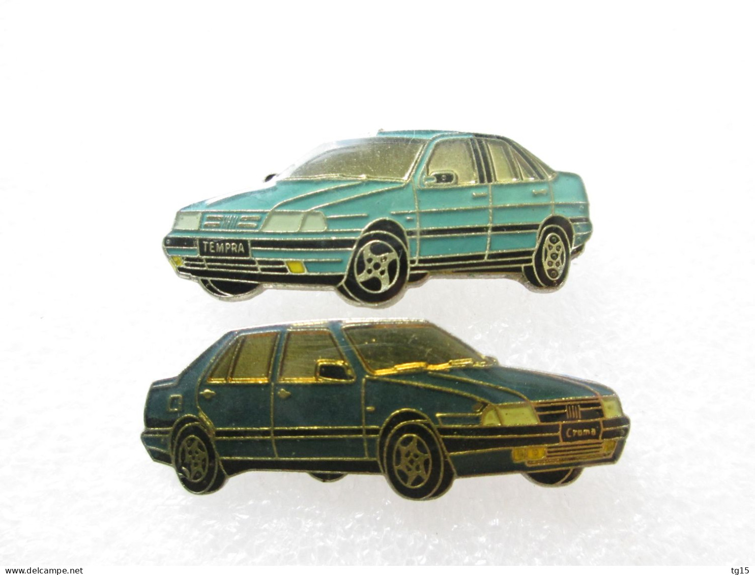 PIN'S   LOT  2  FIAT  TEMPRA  ET  CROMA - Fiat