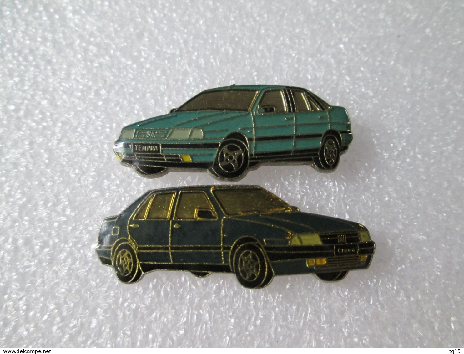 PIN'S   LOT  2  FIAT  TEMPRA  ET  CROMA - Fiat