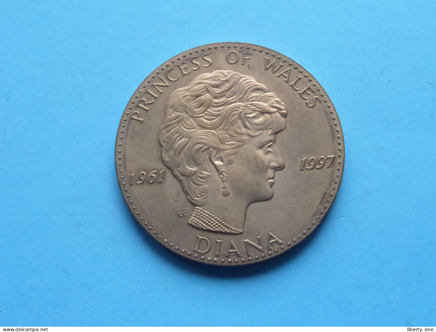 LADY DI - Diana Princess Of Wales 1997 ( See SCANS ) 33 Gr. / 41 Mm. ( Bronze ) 1961-1997 DIANA ( Belgium Coin ) ! - Pièces écrasées (Elongated Coins)