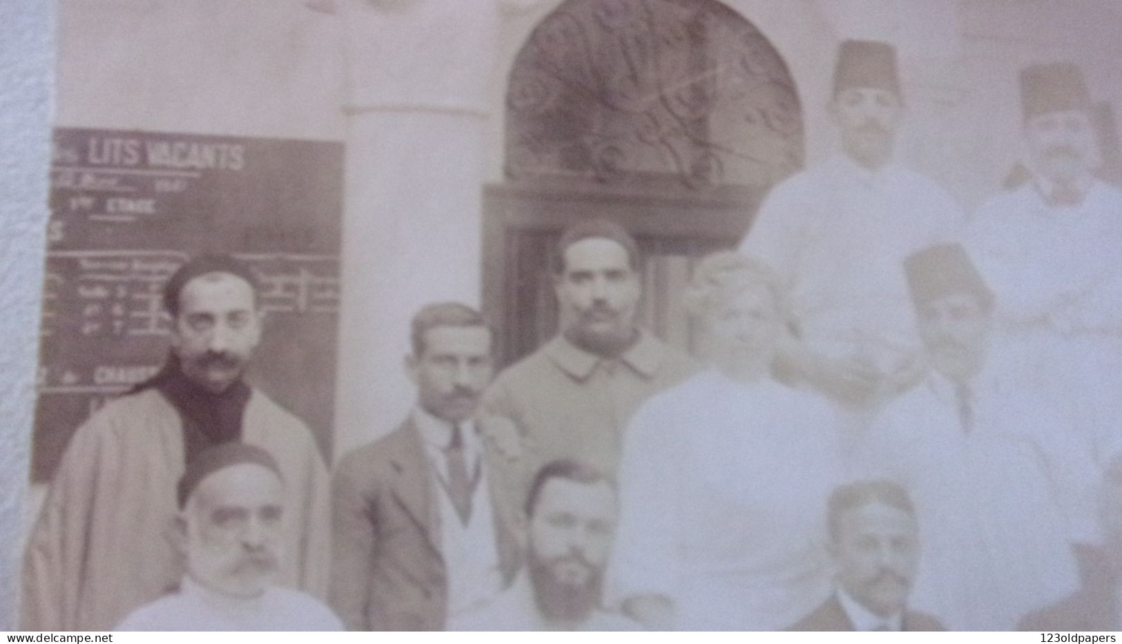 RARE  TUNIS TUNISIE 1913 Photographie Originale    HOPITAL SADIKI GROUPE DE MEDECINS ET INFIRMIERS - Afrique