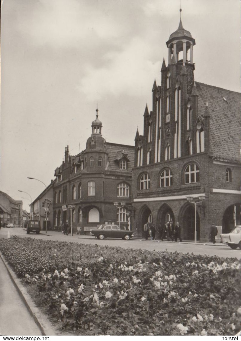 D-18507 Grimmen - Platz Der Freundschaft Und Rathaus - Cars - Nice Stamp - Grimmen