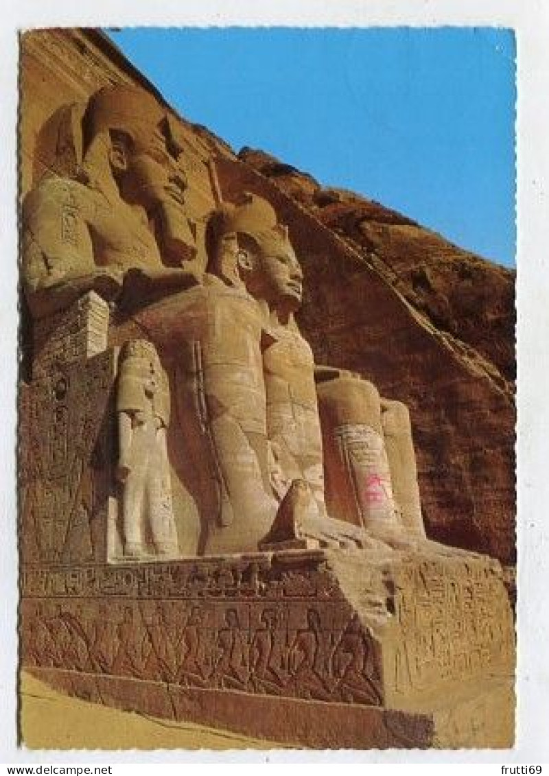 AK 134899 EGYPT - Abu Simbel - The Statues Of Ramses In Front Of The Great Temple - Tempel Von Abu Simbel