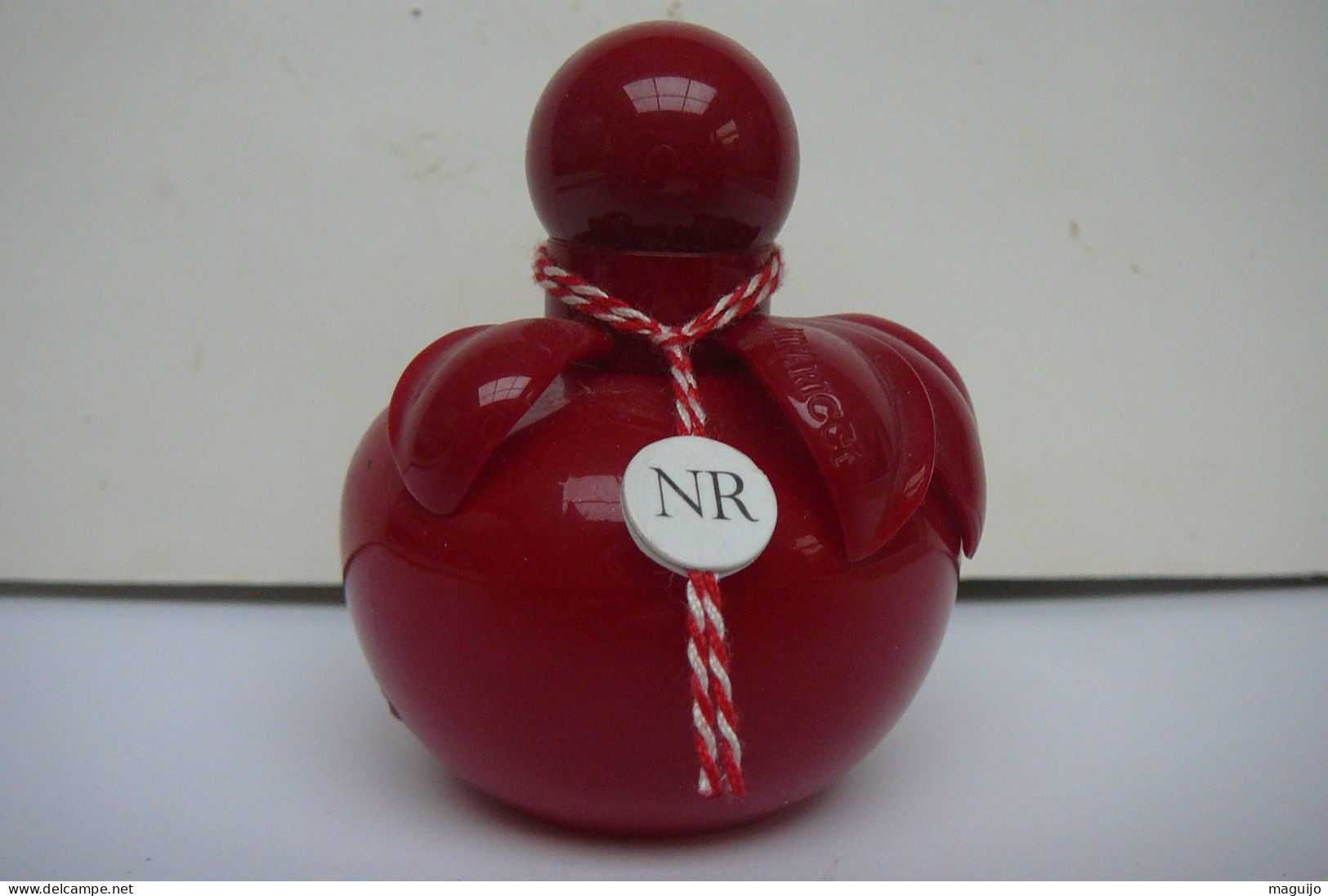 NINA RICCI "NINA" 1 VAPO VIDE ,COLLECTOR  ROUGE TRES BON ETAT :LIRE ET VOIR!! - Non Classés