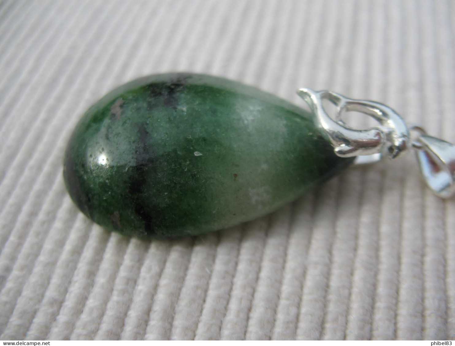 Pendentif en argent massif 925, et cabochon de Zoisite naturelle verte  B856