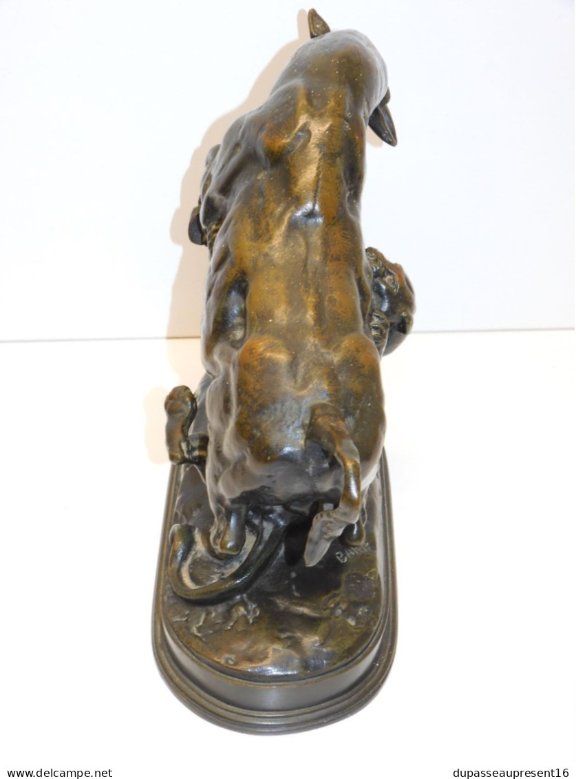 -SUJET SCULPTURE BRONZE SIGNE BARYE F BARBEDIENNE FONDEUR TAUREAU ET TIGRE E