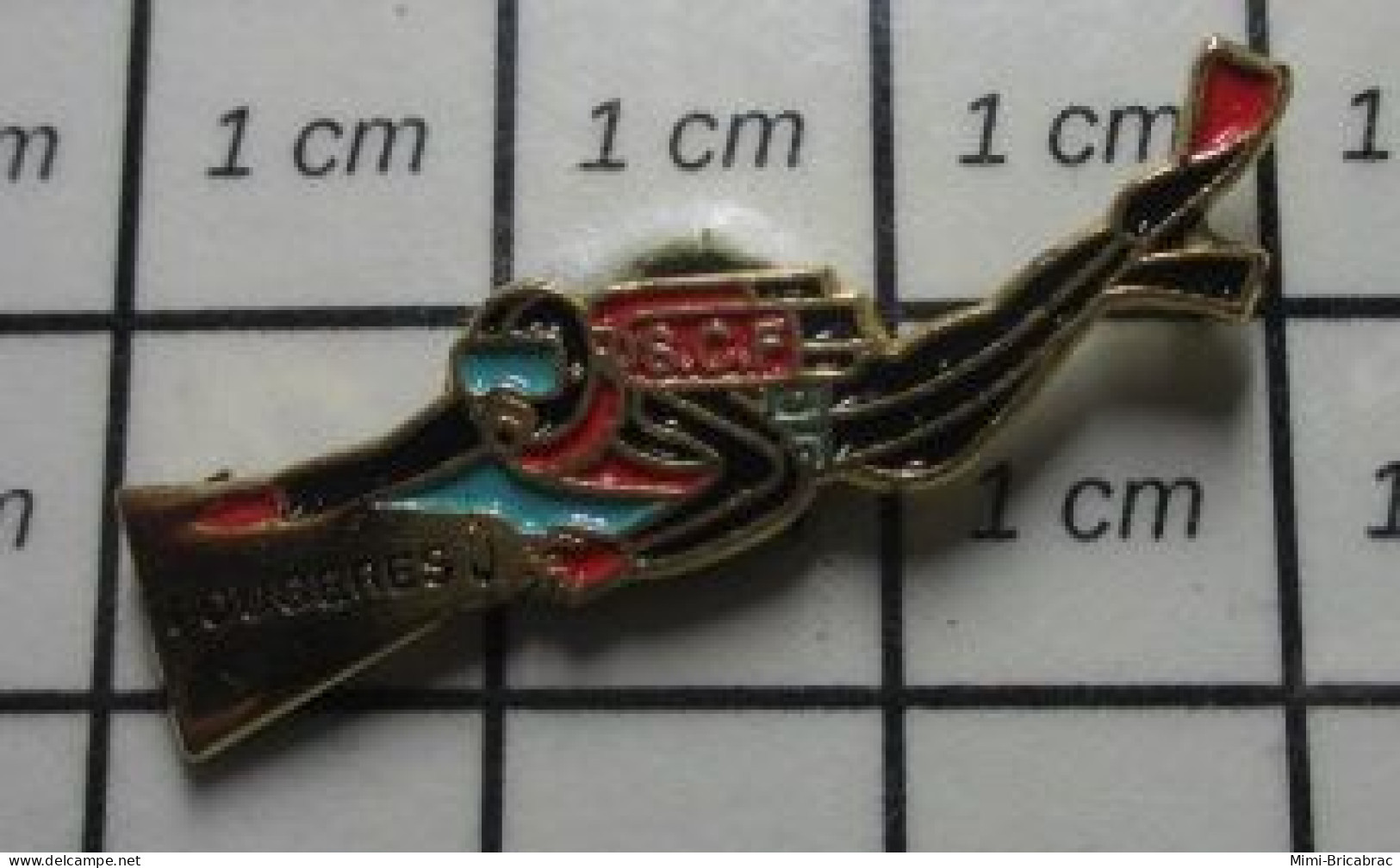 1010 Pin's Pins / Beau Et Rare / SPORTS / PLONGEE SOUS MARINE CLUB SCF FOUGERES HOMME GRENOUILLE - Diving