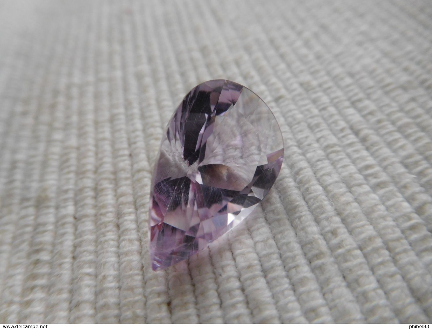 Imposante Amethyste Naturelle Mauve A Facettes, Taille Ovale 9.49 Carats  CL25 - Améthyste