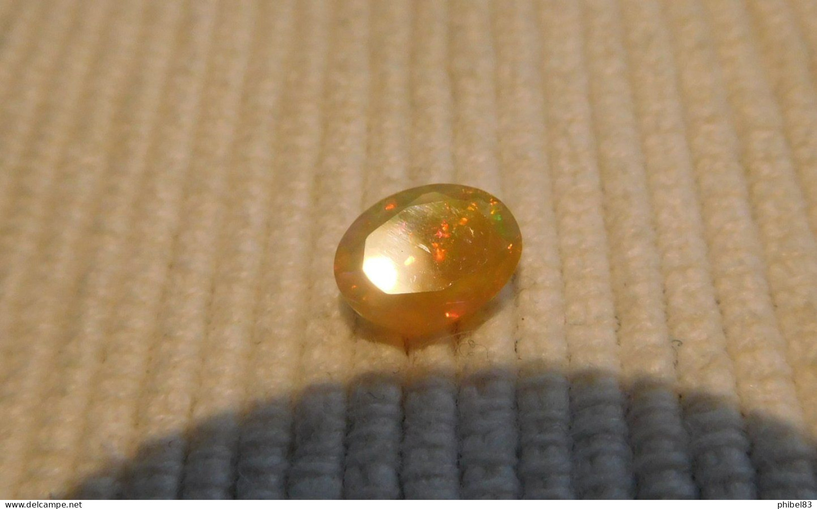 Très Belle Opale Naturelle A Facettes, Taille Ovale 0.61 Carat  CL26 - Opal