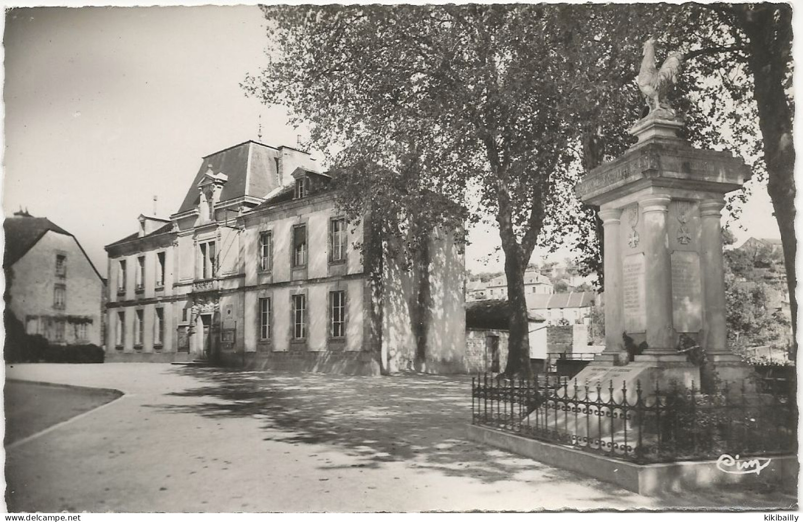 AIGNAY LE DUC La Mairie Et Le Monument Édition COMBIER IMPRESSION MACON - Aignay Le Duc