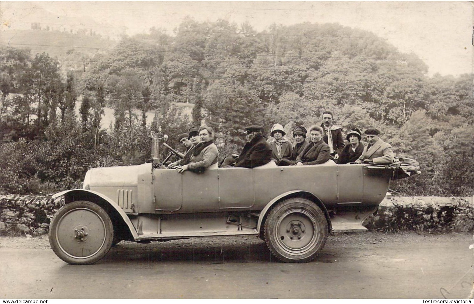 PHOTOGRAPHIE - Hommes - Femmes - Voiture Ancienne - Carte Postale Ancienne - Fotografie