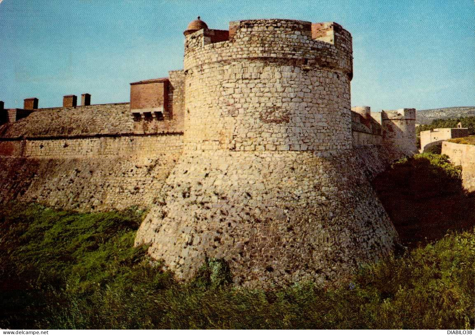 SALSES     ( PYRENEES ORIENTALES )     CHATEAU-FORT DE SALSES . TOUR EST - Salses