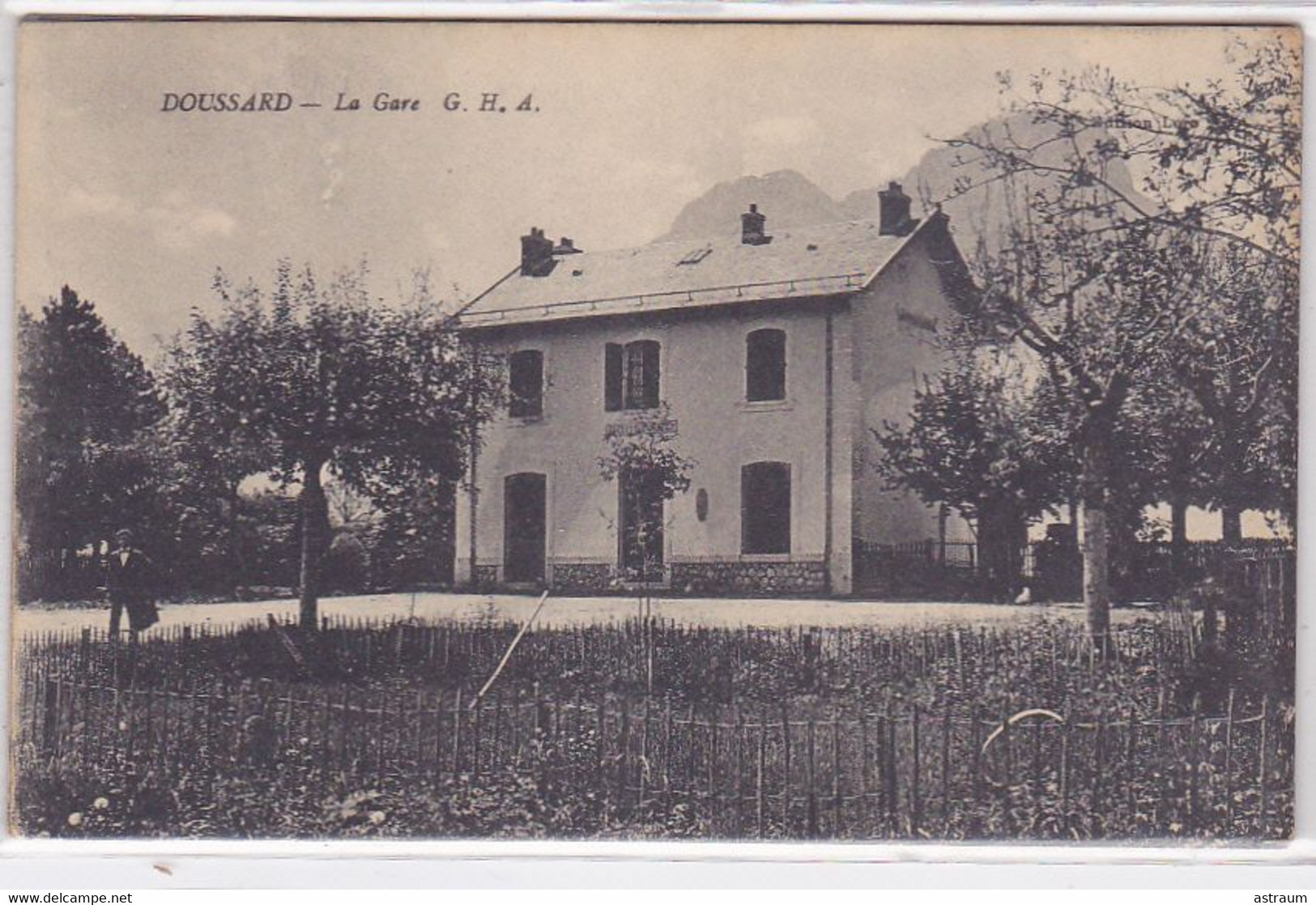 Cpa -74- Doussard -- La Gare-personnage-edi Loro- - Doussard