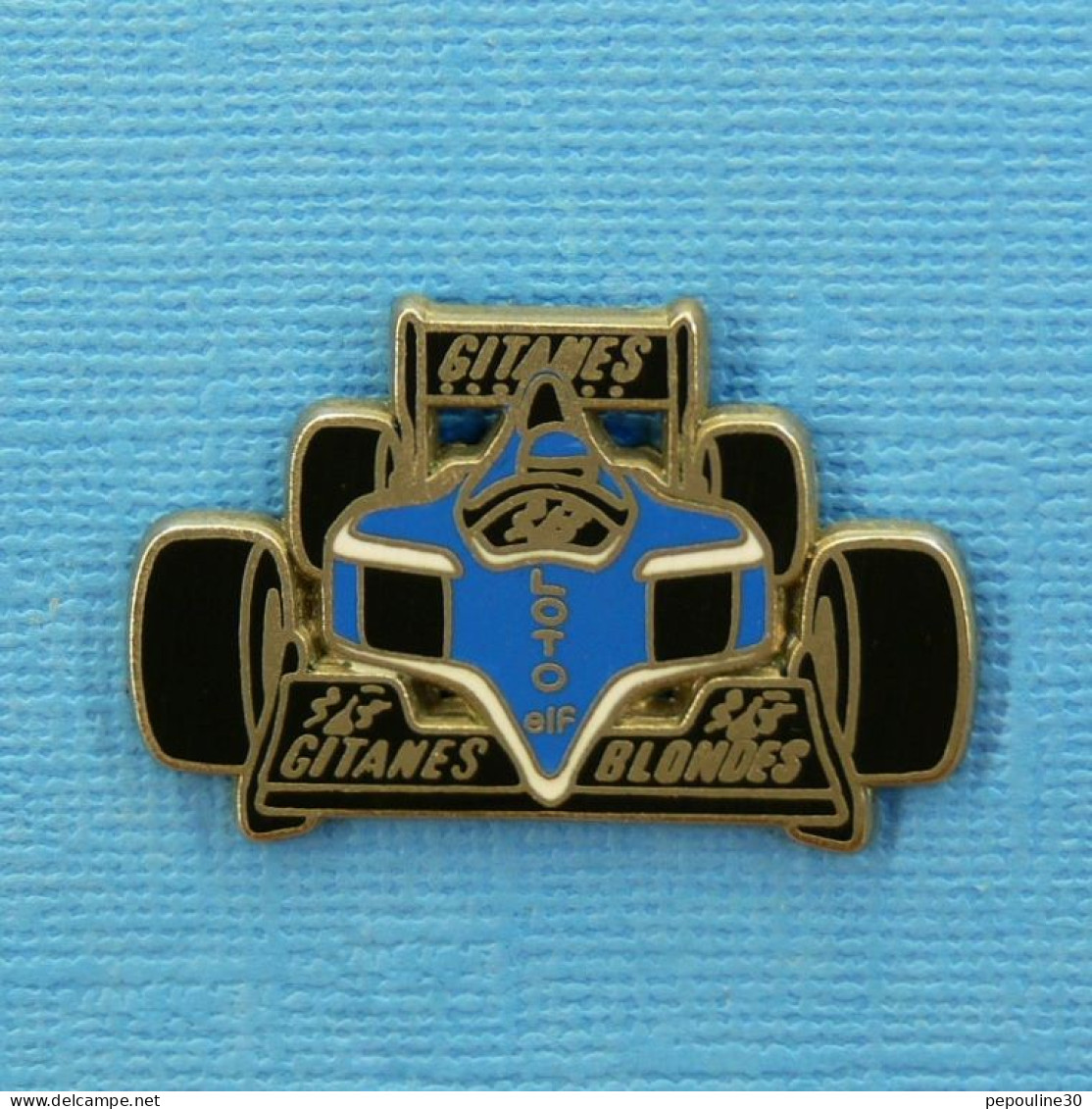 1 PIN'S //  ** F1 / LIGIER RENAULT JS 39 B / GITANES BLONDES / LOTO ** . (Made In France) - F1