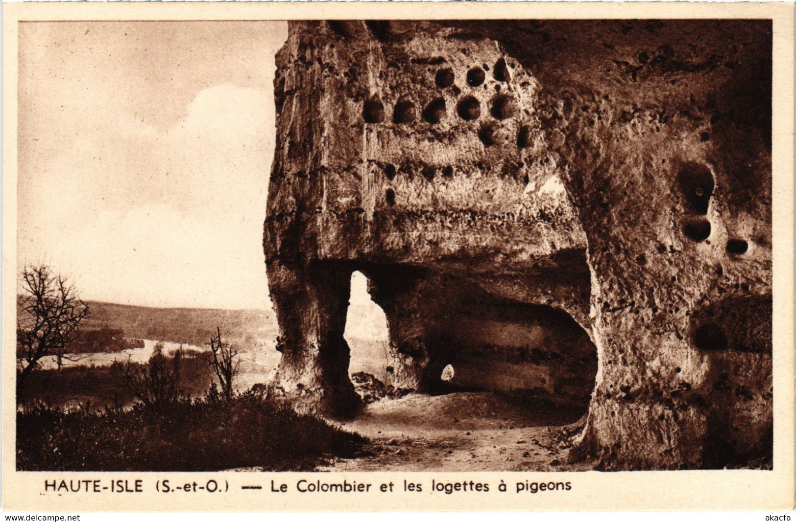 CPA Haute Isle Le Colombier Et Les Logettes A Pigeons (1317930) - Haute-Isle