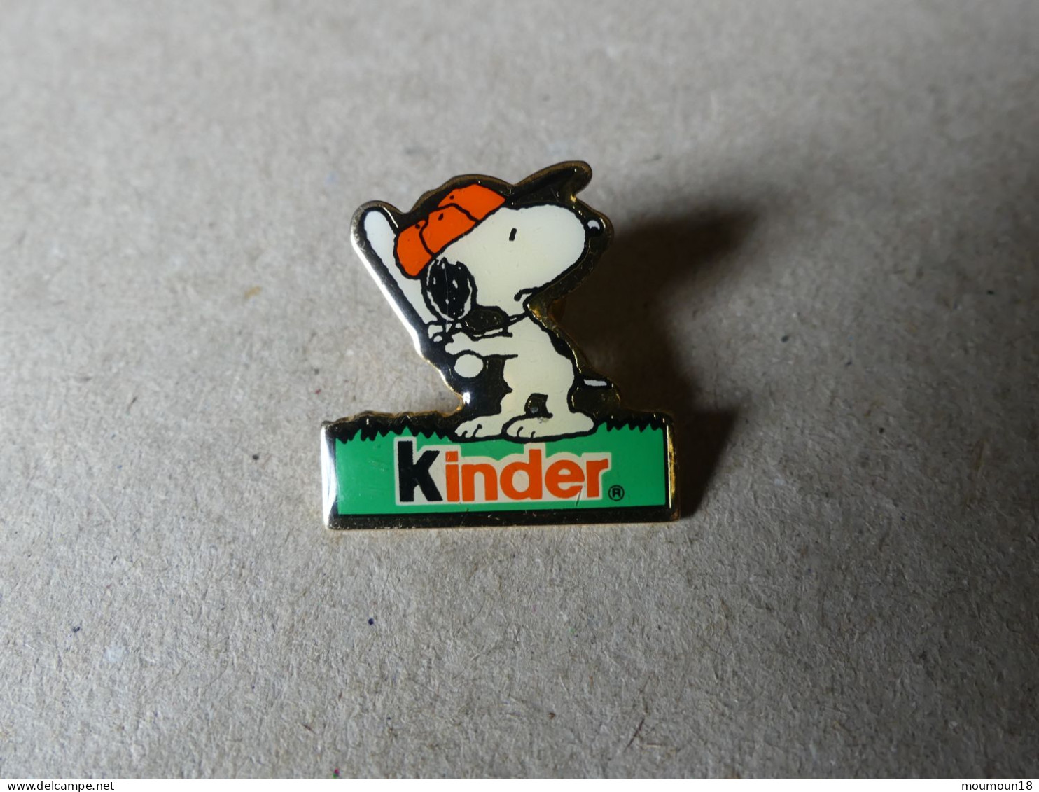 Lot 8 pin's Kinder dont Caroline Lisfranc