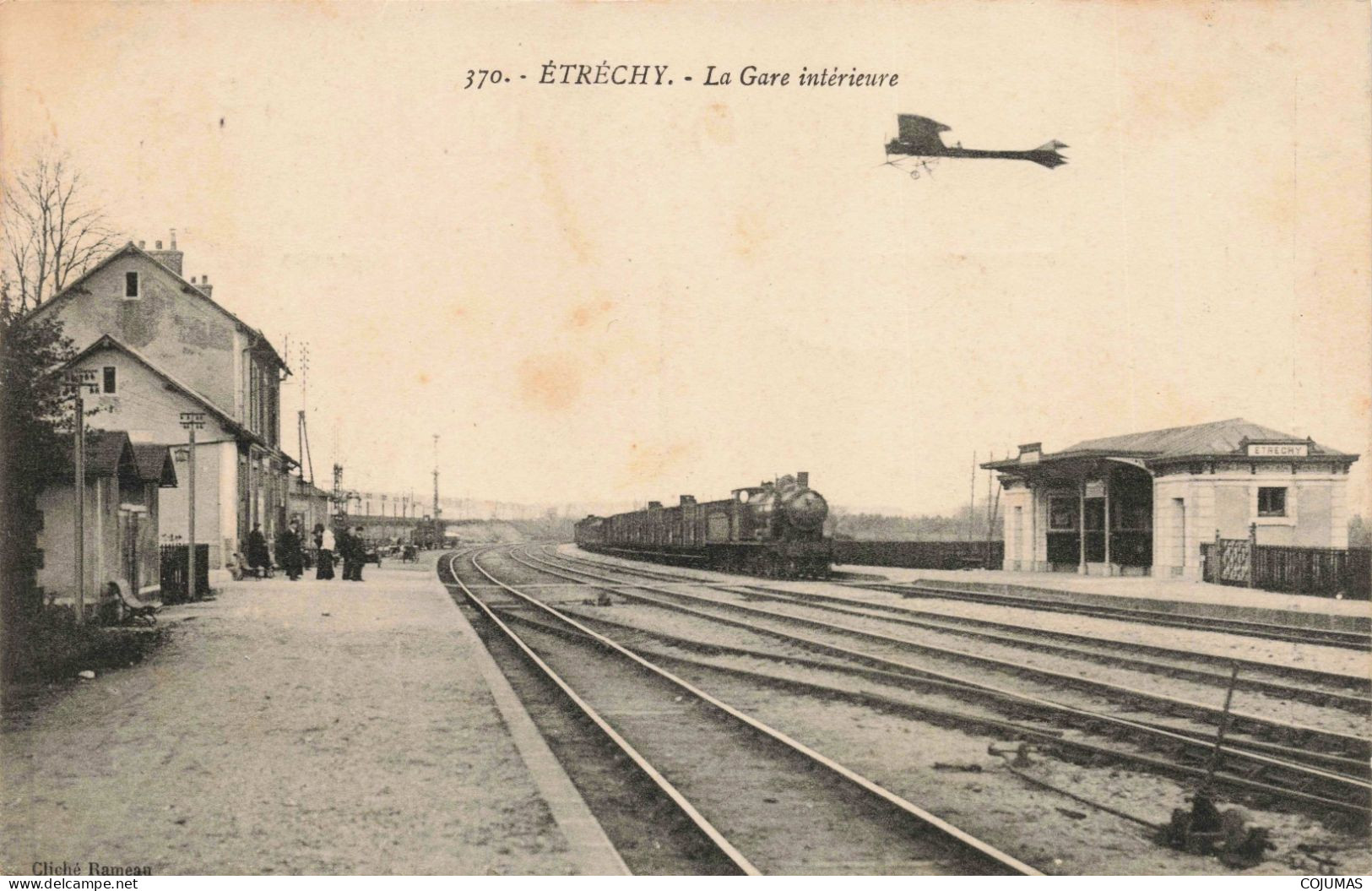 91 - ETRECHY - S17636 - La Gare Intérieure - Train - Etrechy