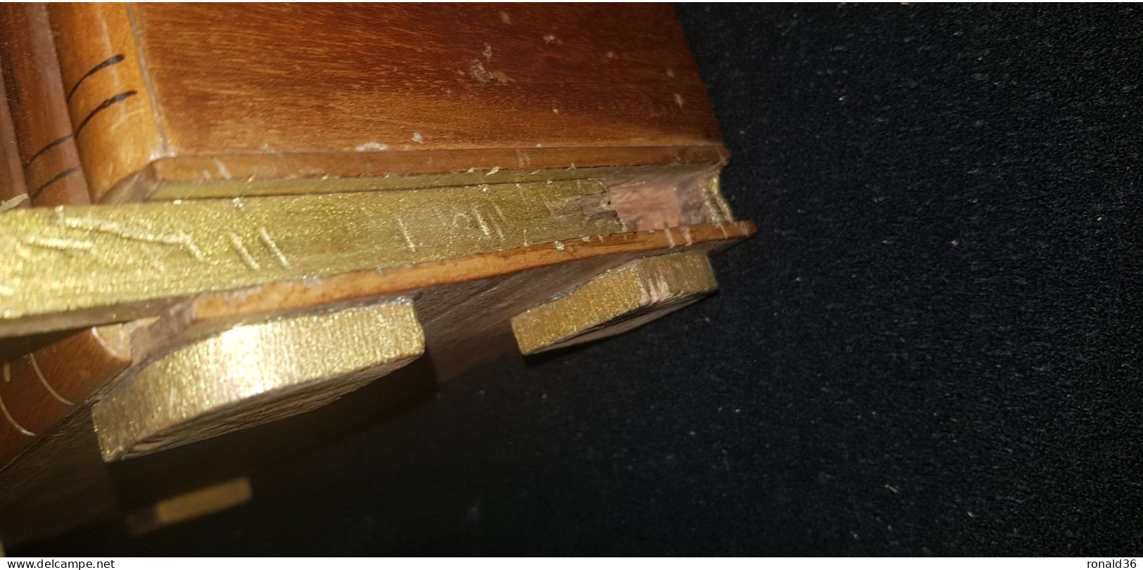 BOITE a BIJOUX en bois à système de glissière  CARTE compartiments Antilles MARTINIQUE St Pierre  forme de livre miroir