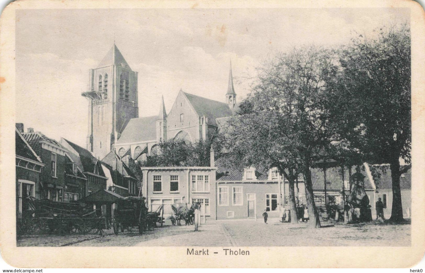 Tholen Markt Met Muziektent En Kerk M6609 - Tholen