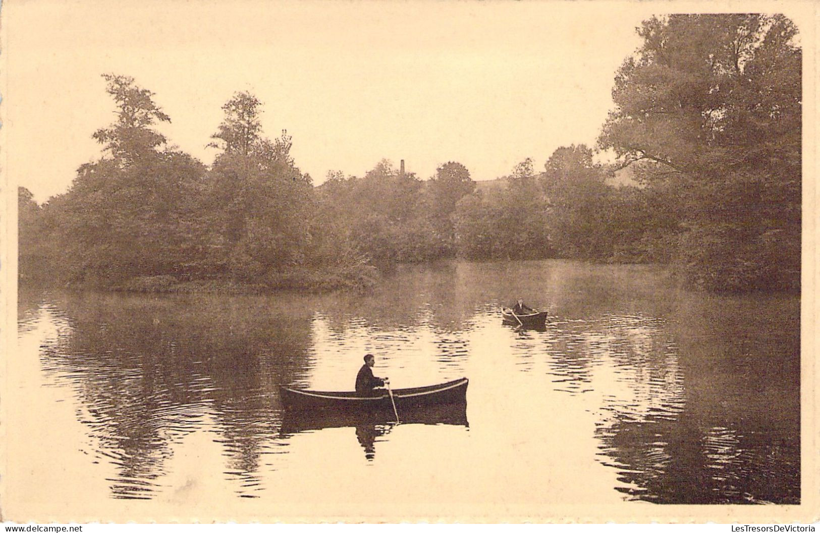 BELGIQUE - COUVIN - Grand Hôtel St Roch - Restaurant Rotisserie - L'étang - Barque - Carte Postale Ancienne - Couvin